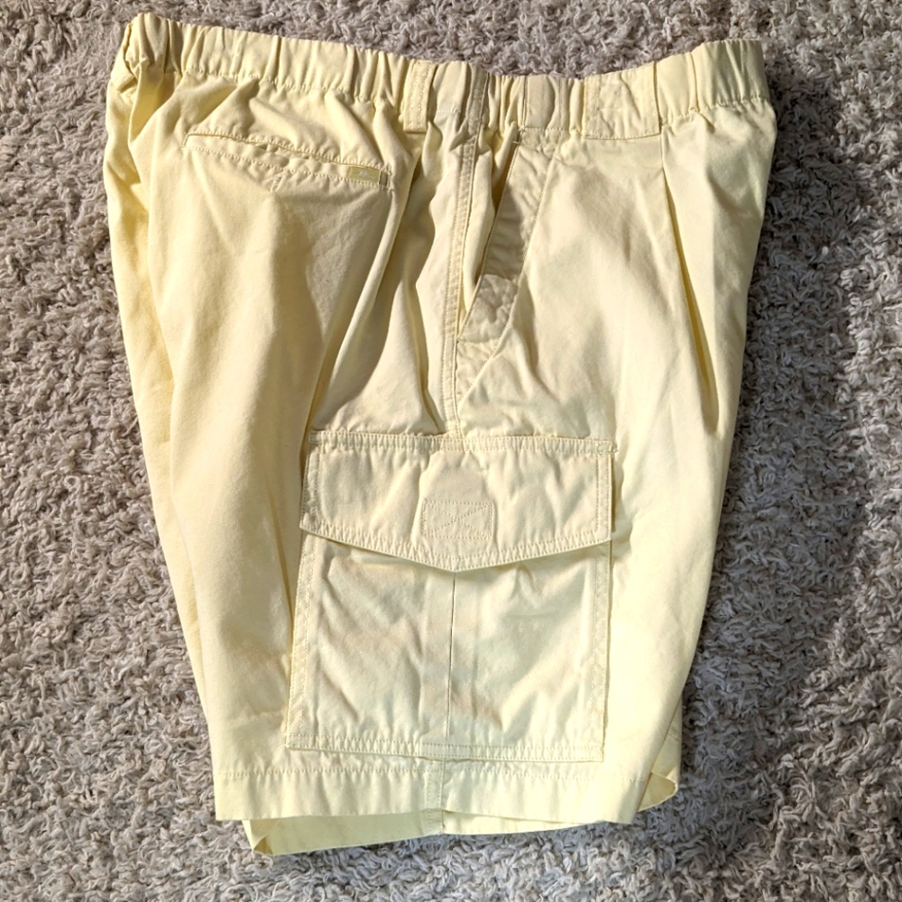Tommy Bahama Relax cargo shorts yellow, sz L